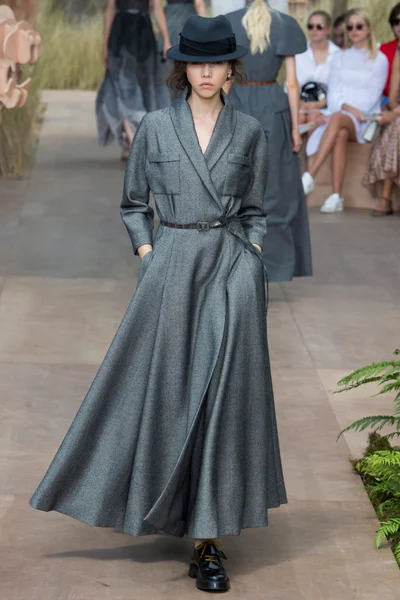 Look 17